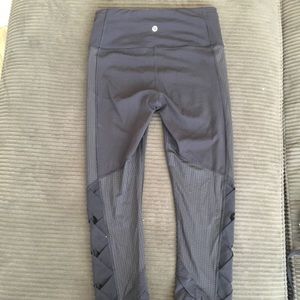 Lululemon crops Sz 4